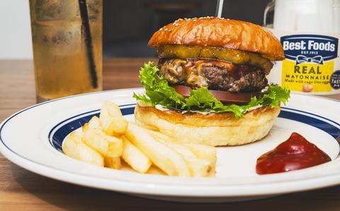 Photo Of IMUA 1.0 (1,680 yen), a beef burger topped with Colby jack cheese, tomato, lettuce, pineapple, BBQ sauce and mayonnaise. 